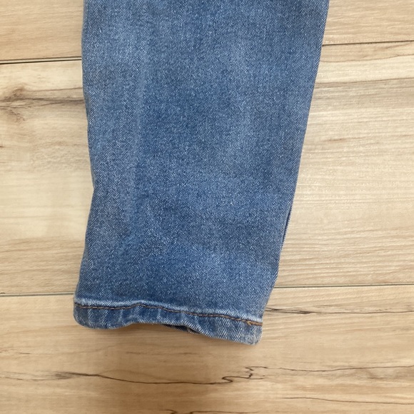 Almost Famous Juniors Size 7 Skinny Jeans with 2 Skinny Belts. Can be removed. - Picture 8 of 9